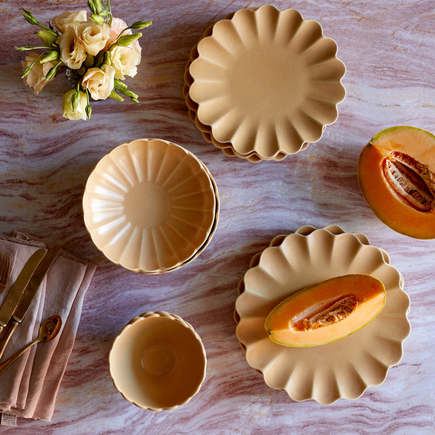 Dhalia Stoneware Dinner Plate - Camel