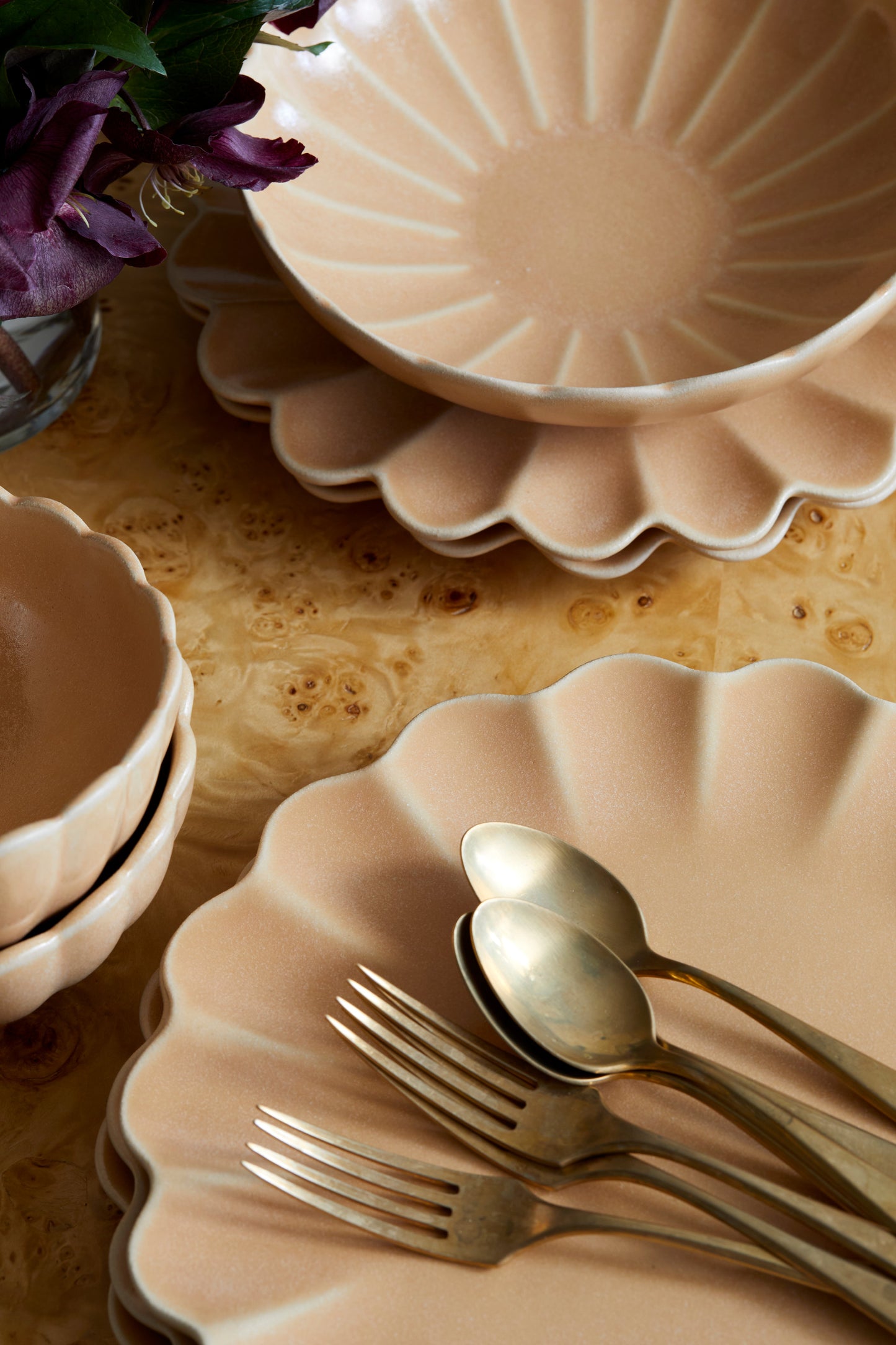 Dhalia Stoneware Dinner Plate - Camel