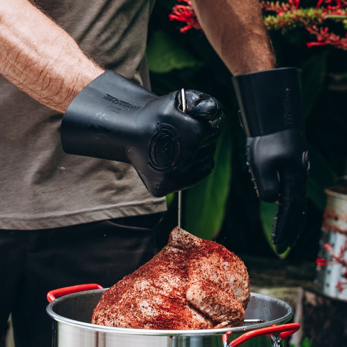  MagneCHEF Magnetic Easy On & Off BBQ Gloves