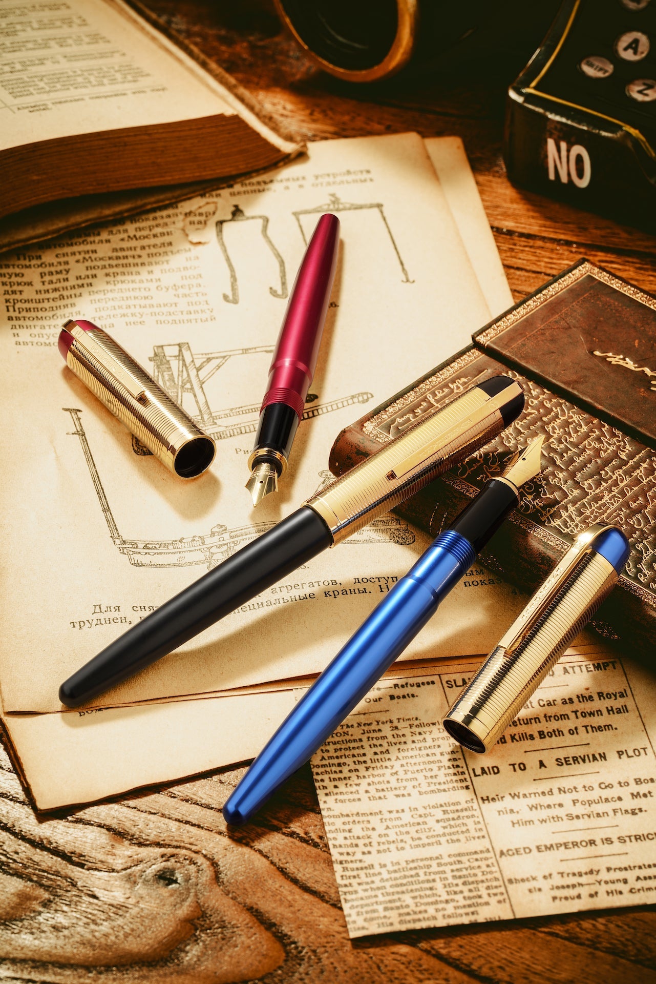 Wahl-Eversharp Skyline Red Silver Trim Fountain Pen