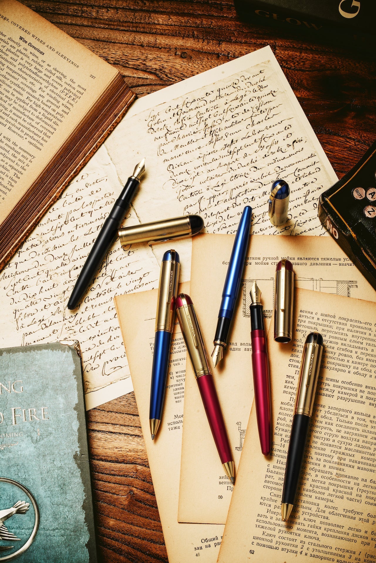 Wahl-Eversharp Skyline Red Silver Trim Fountain Pen