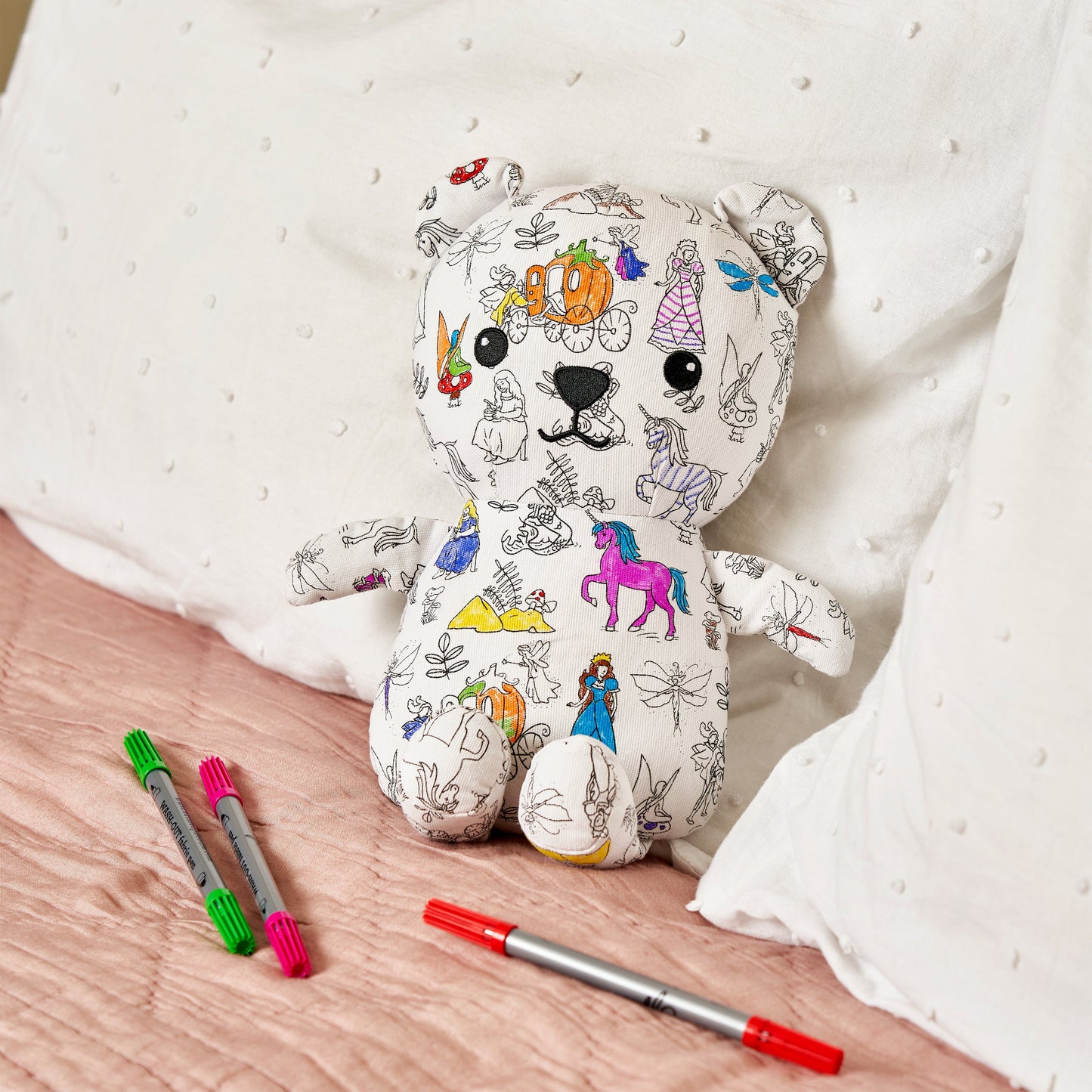 color-in fairytale Artie Bear