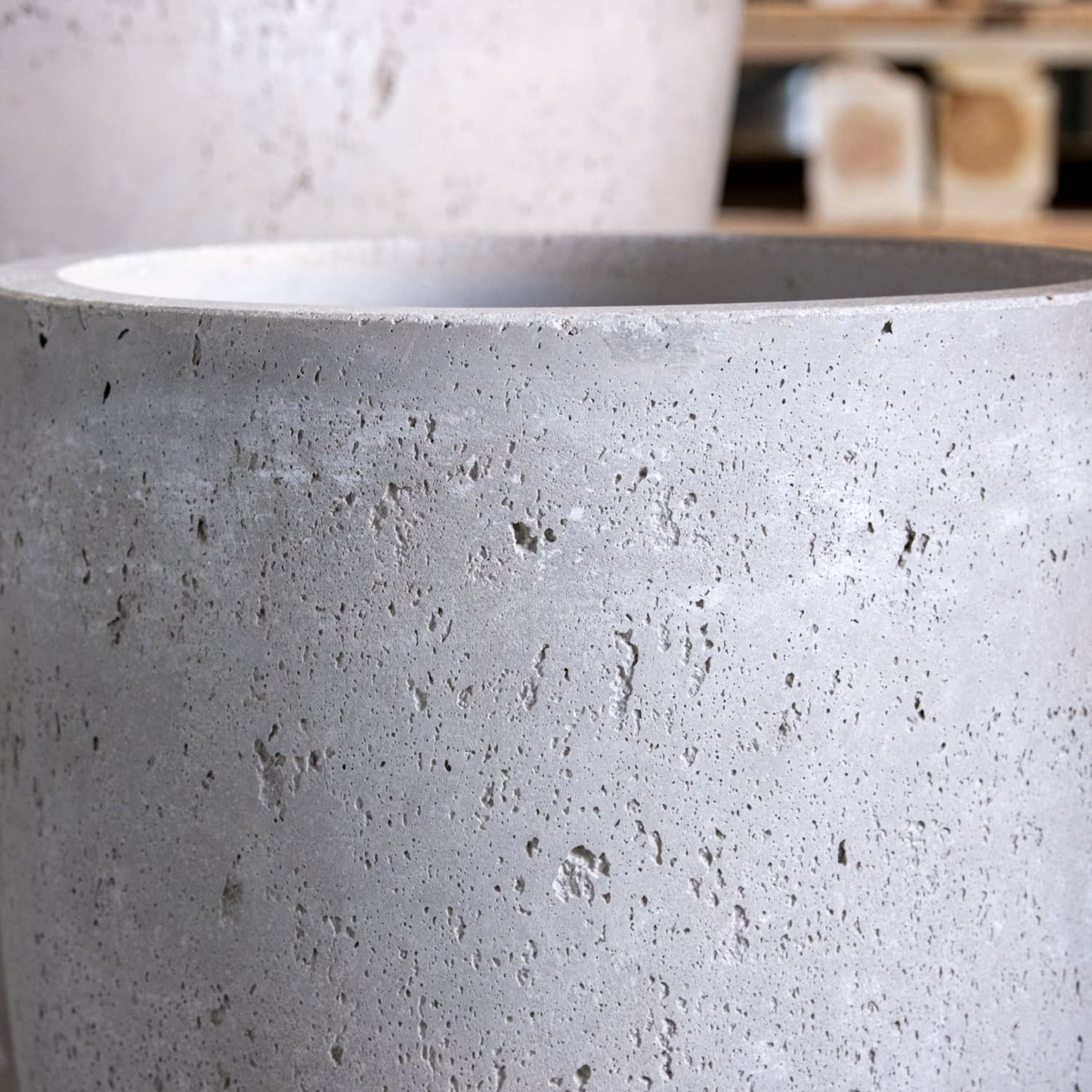 Vessara | Truffle – 40cm Tall Concrete Planter – 15L Vase-Shaped Plant Pot